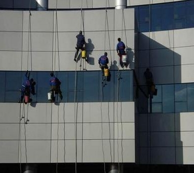 商務(wù)大樓外墻清洗